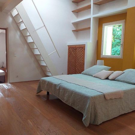 Maison Au Coeur De Fontaine De Vaucluse, Nichee Sur Le Rocher Et Surplombant La Sorgue מראה חיצוני תמונה