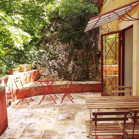 Maison Au Coeur De Fontaine De Vaucluse, Nichee Sur Le Rocher Et Surplombant La Sorgue מראה חיצוני תמונה