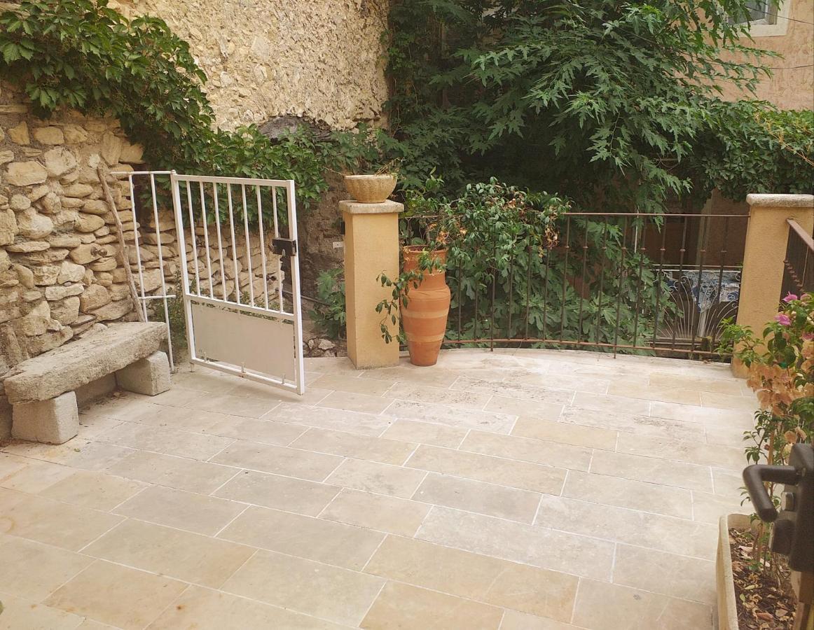 Maison Au Coeur De Fontaine De Vaucluse, Nichee Sur Le Rocher Et Surplombant La Sorgue מראה חיצוני תמונה