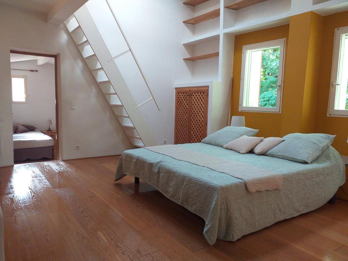 Maison Au Coeur De Fontaine De Vaucluse, Nichee Sur Le Rocher Et Surplombant La Sorgue מראה חיצוני תמונה