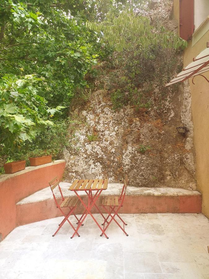 Maison Au Coeur De Fontaine De Vaucluse, Nichee Sur Le Rocher Et Surplombant La Sorgue מראה חיצוני תמונה