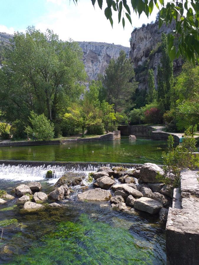 Maison Au Coeur De Fontaine De Vaucluse, Nichee Sur Le Rocher Et Surplombant La Sorgue מראה חיצוני תמונה