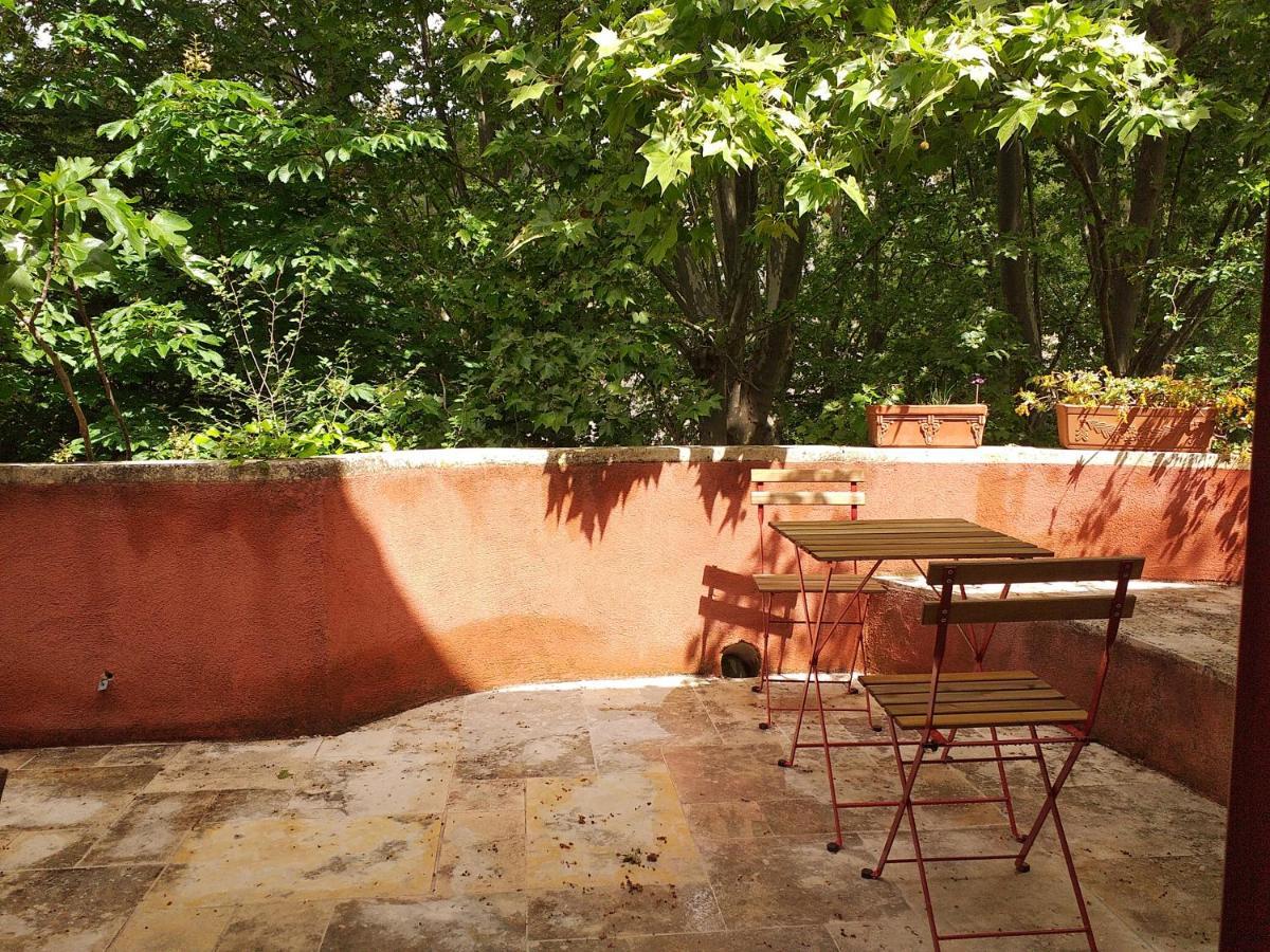 Maison Au Coeur De Fontaine De Vaucluse, Nichee Sur Le Rocher Et Surplombant La Sorgue מראה חיצוני תמונה
